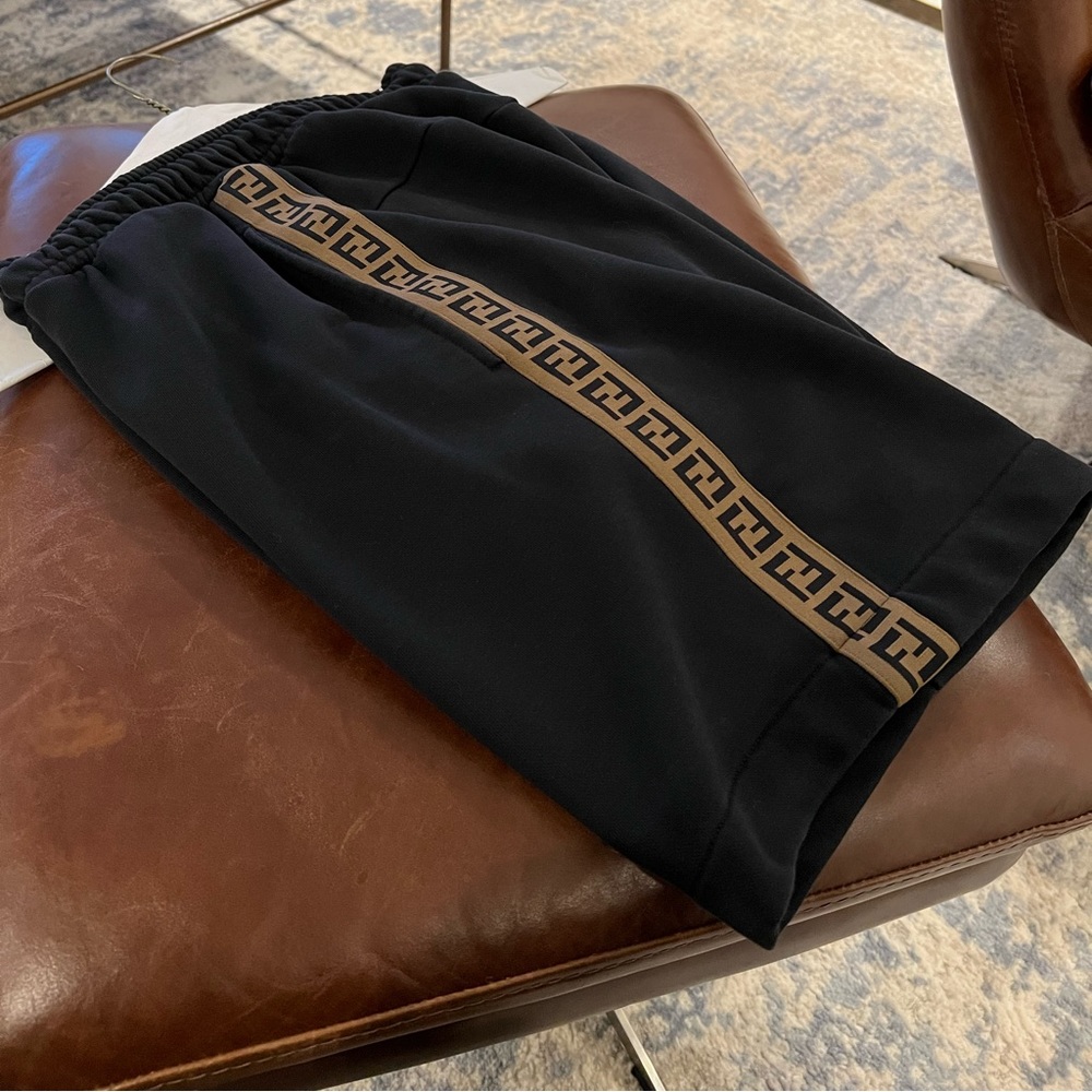 Men’s Fendi shorts Fendi size 48 Fits like a medium - Authntic
